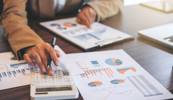 20_0318_LEADERSHIP_12-Questions-That-Bring-Clarity-to-Your-Church-Finances_1021x640-696x436 20_0318_LEADERSHIP_12-Questions-That-Bring-Clarity-to-Your-Church-Finances_1021x640-696x436